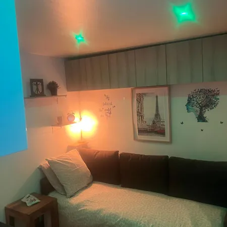 Bed Setting In Galeries Lafayette Street Apartamento Paris