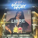 Bed Setting In Galeries Lafayette Street * París