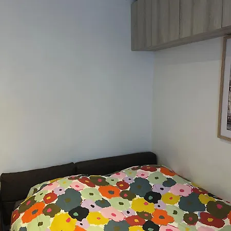 Bed Setting In Galeries Lafayette Street * Párizs