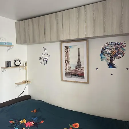 Apartman Bed Setting In Galeries Lafayette Street Párizs