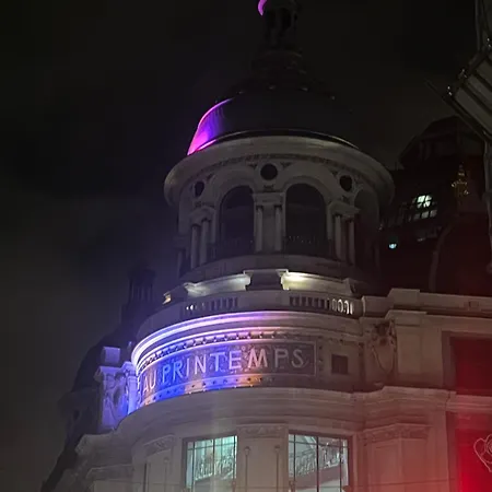 شقة Bed Setting In Galeries Lafayette Street