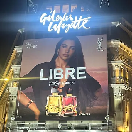 Bed Setting In Galeries Lafayette Street * Paris