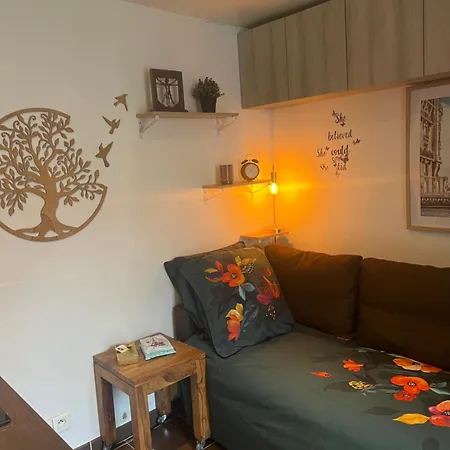 Bed Setting In Galeries Lafayette Street Apartman *